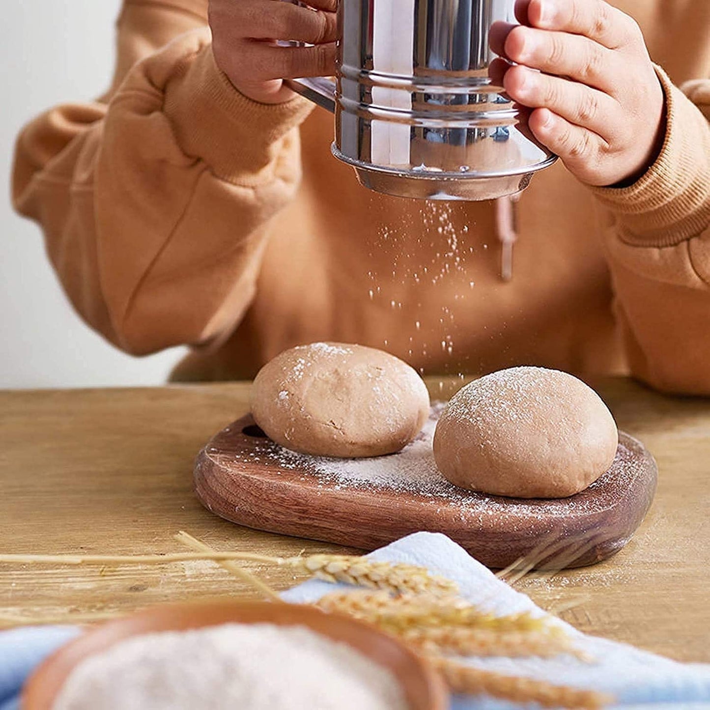 🥮 Stainless Steel Baking Flour Sifter – Perfect Baking Tool!