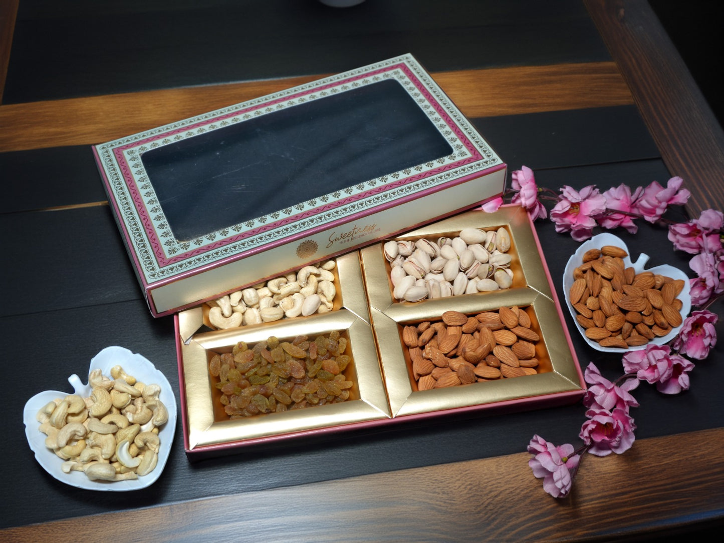 Gift Box Almonds, Cashew, Pista&Raisins Gift Boxes With Dry Fruits - 4 Part, Mix Dry Fruit Combo Pack (500 G)
